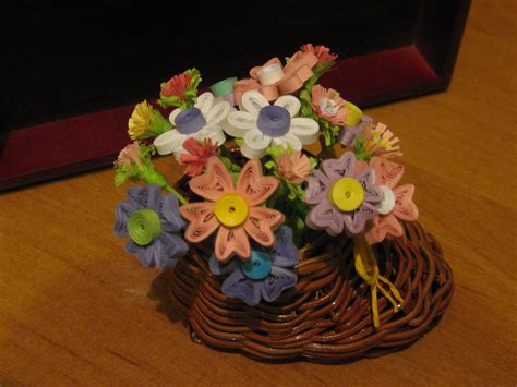 Мини композиция из бумажных цветов. Квиллинг.