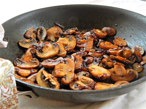 Steakhouse Mushrooms - Frugal Hausfrau