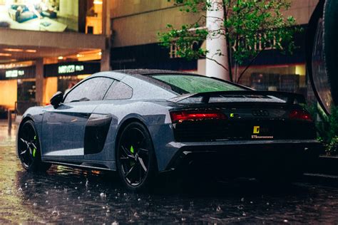 Side View of an Audi R8 · Free Stock Photo