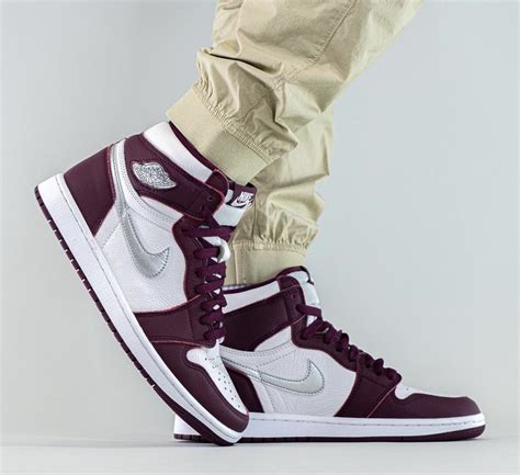 Air Jordan 1 High OG Bordeaux White Metallic Silver Sneaker Novel