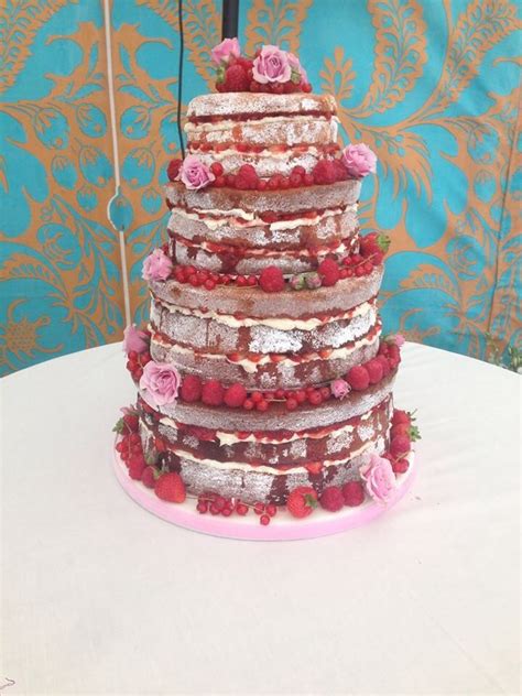 Naked Victoria Sponge Cake With Vanilla Buttercream And Fresh Fruit