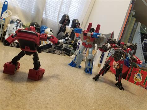 WNW Cliffjumper vs Starscream and Shatter. Who's more screwed? Wee boi with beeg gun, or beeg ...