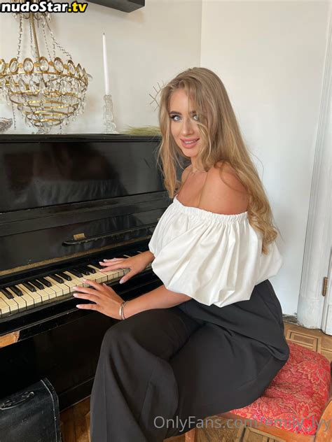Emily Lyy Emily Lyy2012 Nude OnlyFans Photo 14 Nudostar TV