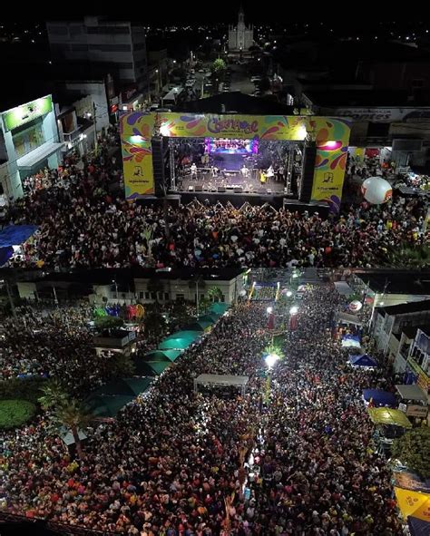 Carnaval dos Carnavais 2024 em Jaguaruana atrai multidão e é marcado