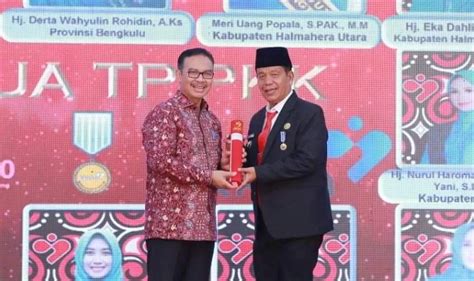 Rhs Terima Penghargaan Manggala Karya Kencana Metro Daily