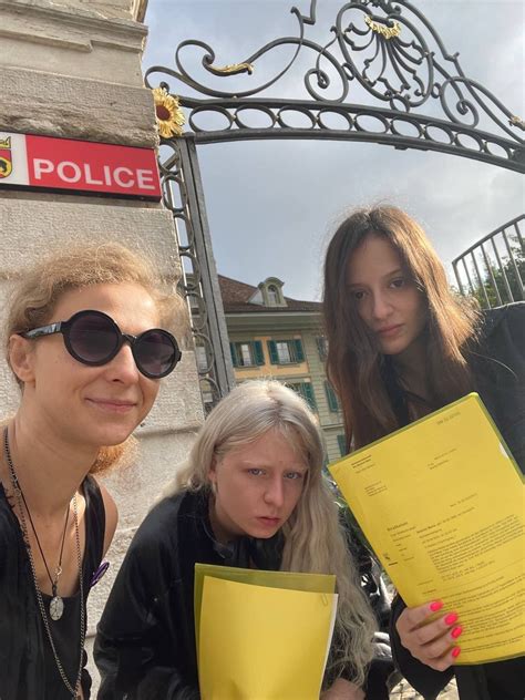 Суд в Швейцарии назначил участницам Pussy Riot Алехиной Штейн и Плетнер штрафы по франков