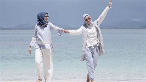 Warna Baju Yang Cocok Untuk Ke Pantai Dan Pilihan Outfit Nyaman Page