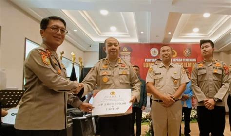 Terus Berkontribusi Untuk Pendidikan Tinggi Di Indonesia BCA Dukung