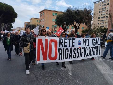 Piombino Attracca La Golar Tundra Ma Le Mobilitazioni Contro Il