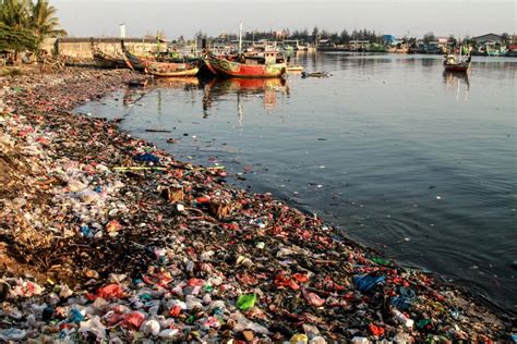 Menangani Sampah Laut Dari Pelabuhan