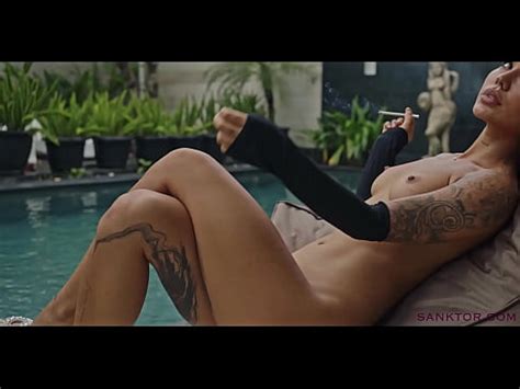 SANKTOR 107 BEBÉ ASIÁTICA TATUADA SE MASTURBA EN LA PISCINA XVIDEOS