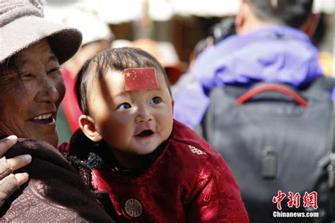 西藏民主改革60年 高原儿女唱响《我和我的祖国》图片中国西藏网