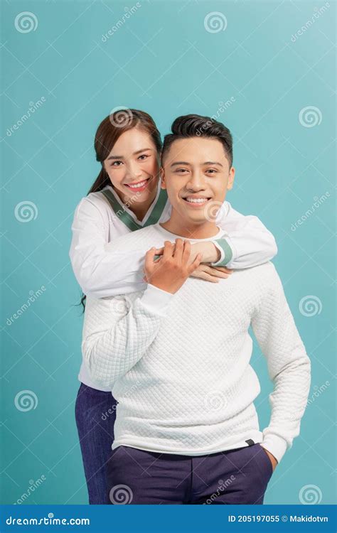 Feliz Casal Sorridente Apaixonado Fundo Azul Imagem De Stock Imagem