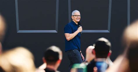 Apple Sells Less Iphone And Reduces Its Income Tech World Gearrice