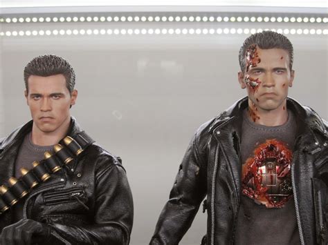 TekSushi Hot Toys DX13 T 800 Terminator Battle Damaged Version Sideshow Exclusive