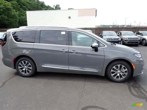 Ceramic Gray 2023 Chrysler Pacifica Pinnacle Plug-In Hybrid Exterior ...