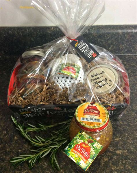 Honey-Inspired Holiday Gift Basket Ideas!