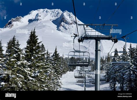 skilift at Timberline ski resort, Mt Hood, Oregon Stock Photo - Alamy