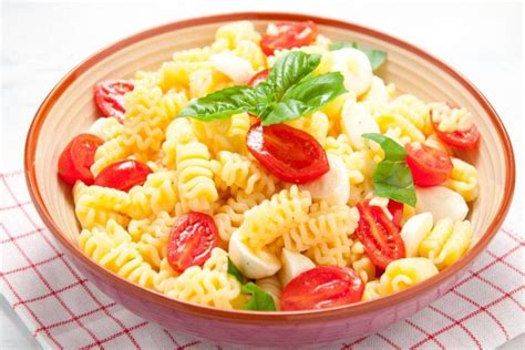 Pasta Fredda Mozzarella E Pomodori Sprint E Pratico Per Andare Al Mare