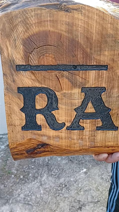 Placas De Madeira Rustica - Placa Rústica entalhada em madeira [Vídeo] | Placas de madeira ...