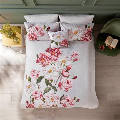 A Gorgeous And Bright Statement For Your Bedroom The Iguaza Bedding