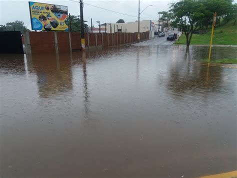 Chuva Forte Deixa Ruas Alagadas E Carros Ficam Ilhados Em Avar