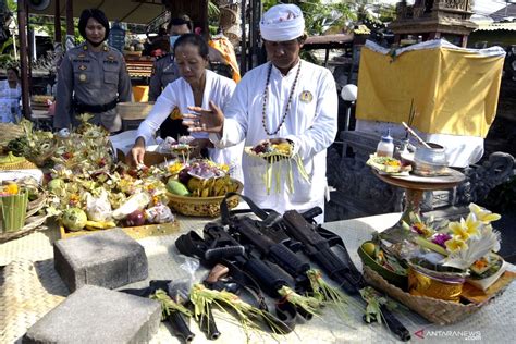 Persembahyangan Tumpek Landep Antara News