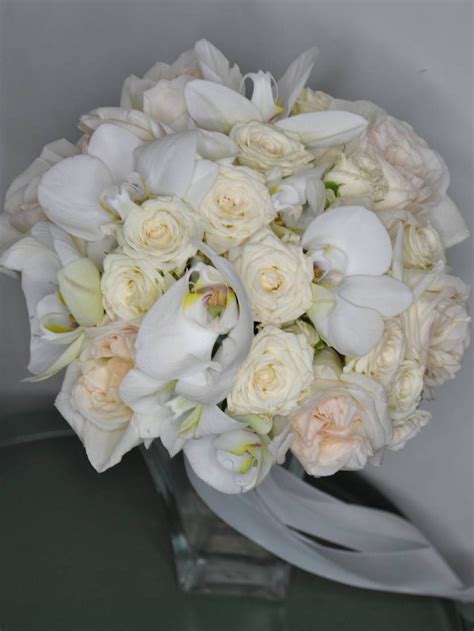 Круглые букеты невестыБукет 99 - Wedding Flowers Moscow
