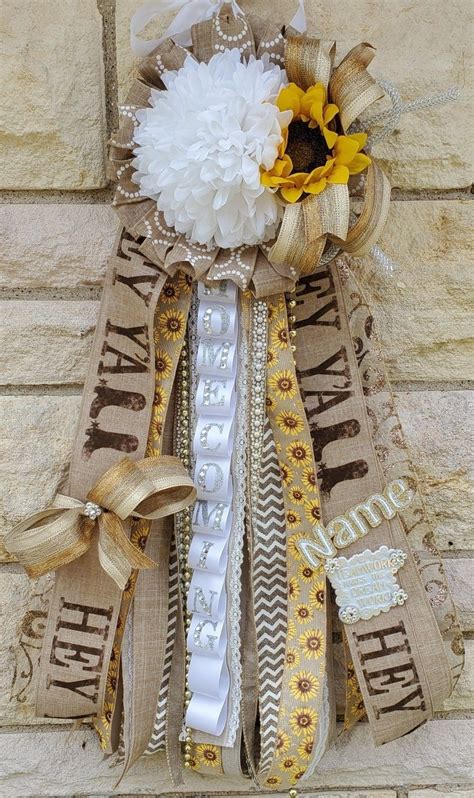 Sunflower Homecoming Mum 1000 In 2020 Homecoming Mums Diy