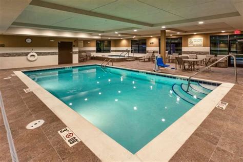 Hotel in Duluth | Hampton Inn & Suites Duluth North MN - TiCATi.com