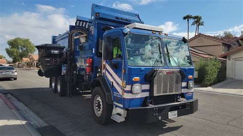 Republic Services Of Las Vegas Peterbilt Mcneilus Zr Garbage Trucks