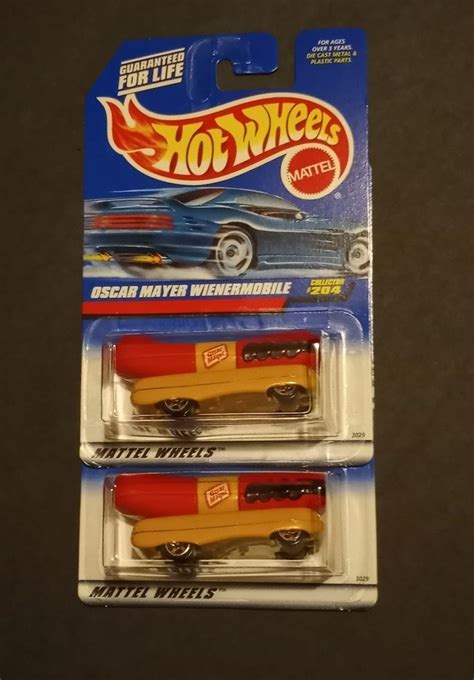 Hot Wheels Oscar Mayer Wienermobile 1997 Collector 204