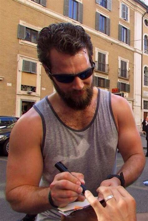 Henry Cavill Signing An Autograph For A Lucky Fan Henry Cavill