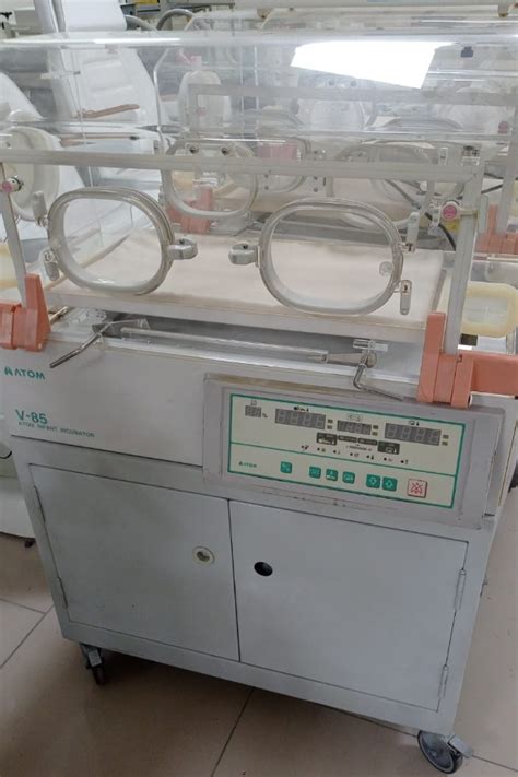 Secondhand Atom V Infant Incubator Medbidding