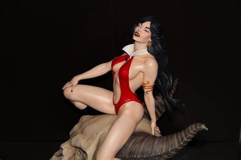 Vampirella Pff Premium Format Figure Variant From Sideshow