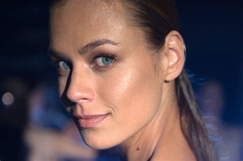 Make up autunno 2014 il viso è nude e luminoso 5 prodotti da provare FOTO