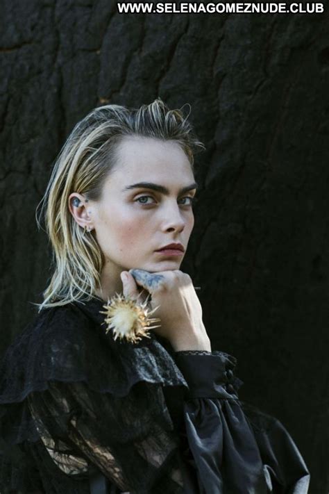 Cara De Celebrity Babe Paparazzi Posing Hot Beautiful Famous And Uncensored