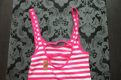 Hollister Top Blue Pink White Size Xs S Or M New With Label Bargain