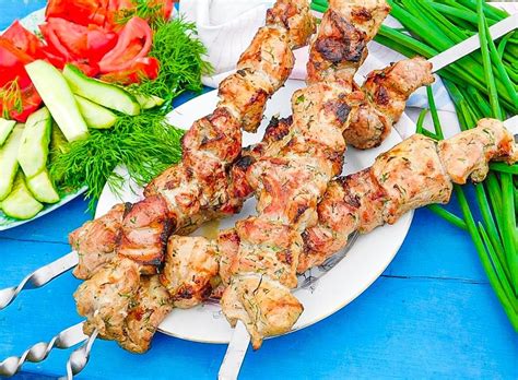 Мягкий и сочный шашлык из свинины с уксусом и луком рецепт фото ...