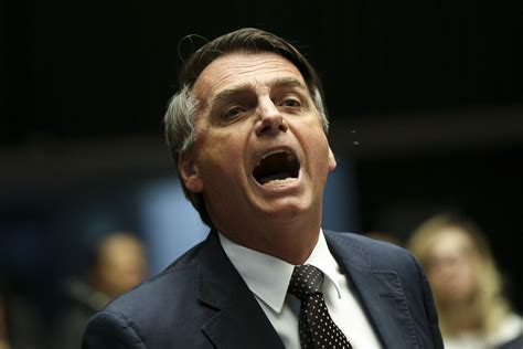 Pelo Twitter Bolsonaro diz que é simples e rápido combater criminosos