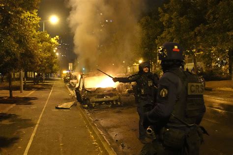 Mort de Nahel M à Nanterre les images dune nouvelle nuit démeutes