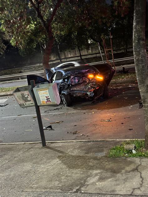 V Deo C Mera Flagra Momento Em Que Advogado Cnh Cassada Bate Carro