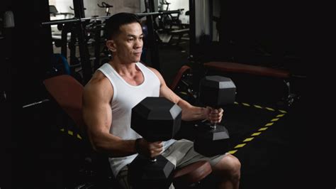 How To Do The Incline Dumbbell Bench Press For Upper Pec Muscle And