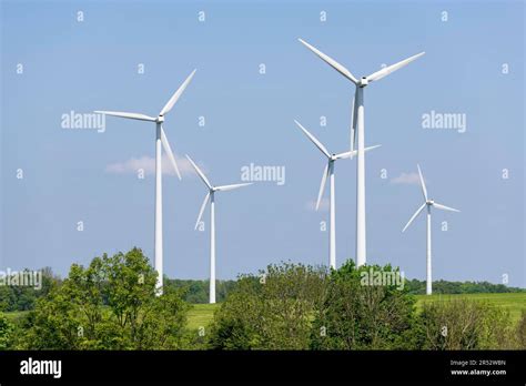 Image symbolique énergie éolienne transition énergétique parc éolien