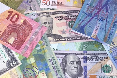 Kurs Dolara Euro I Franka Ile Waluty Kosztuj W Czwartek Biznes W