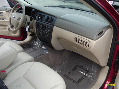 Medium Parchment Interior 2000 Ford Taurus SES Photo #37980404 | GTCarLot.com