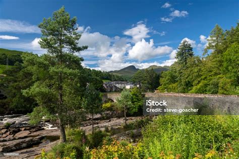 Pemandangan Jembatan Di The Falls Of Dochart Dekat Killin Di Loch