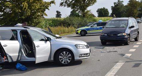 Pol Hf Verkehrsunfall Mit Personenschaden Zusammensto Beim