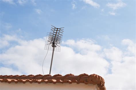 How To Mount A TV Antenna On The Roof Without Damage.