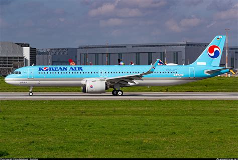 D AZYU Korean Air Lines Airbus A321 272NX Photo By Niclas Rebbelmund